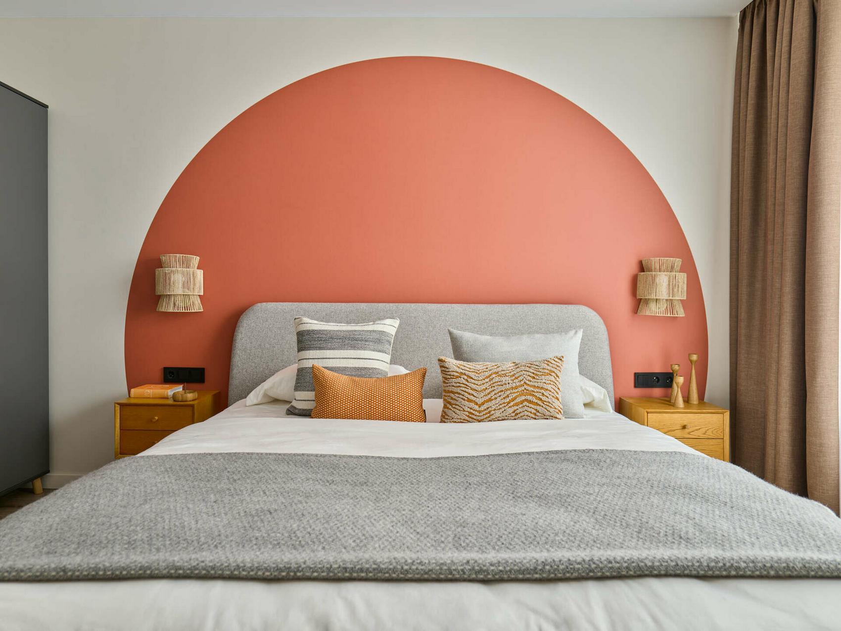 Gurulós mobil konyhasziget informatikus pár és egy cica praktikus új otthonában Gurulós mobil konyhasziget informatikus pár és egy cica praktikus új otthonában