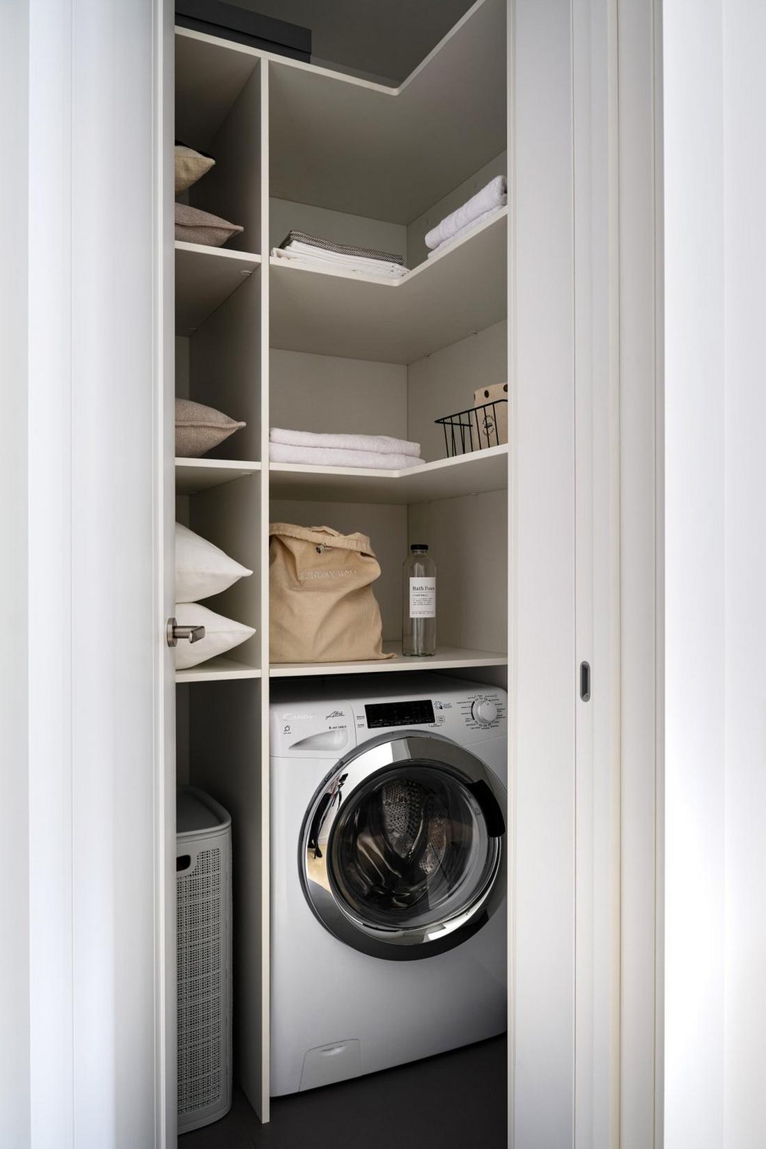 Otthonos és időtálló meleg monokróm lakásdekoráció