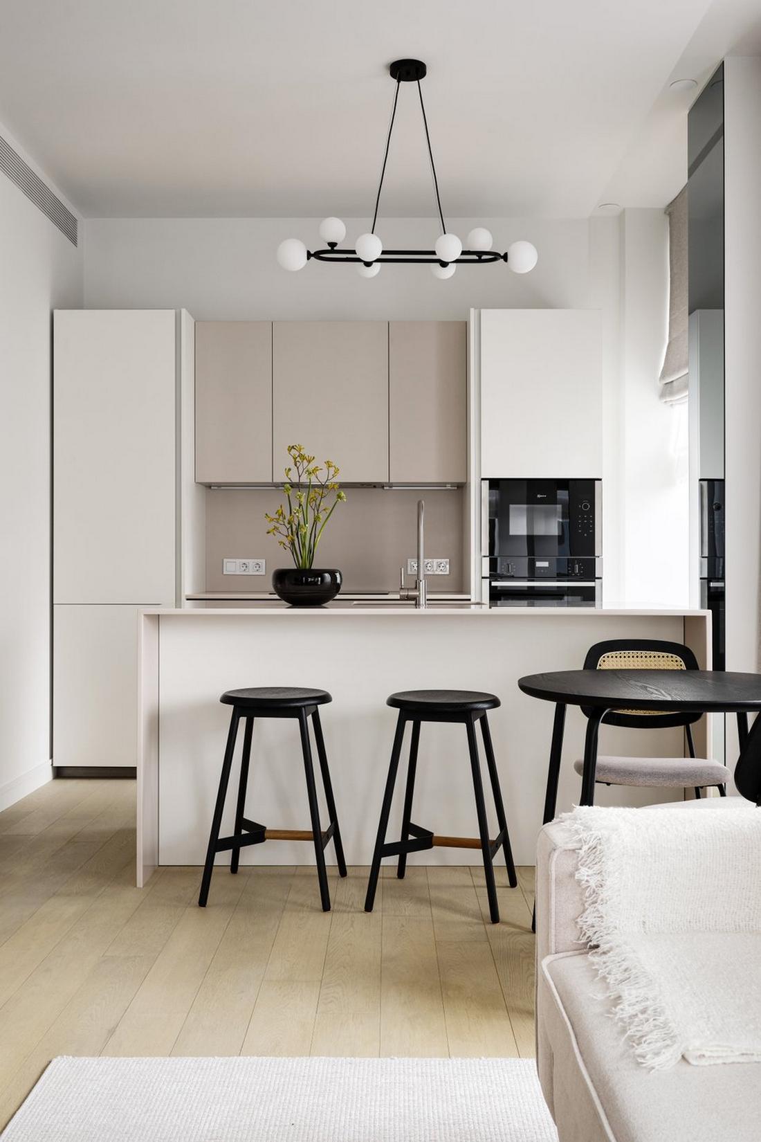 Otthonos és időtálló meleg monokróm lakásdekoráció