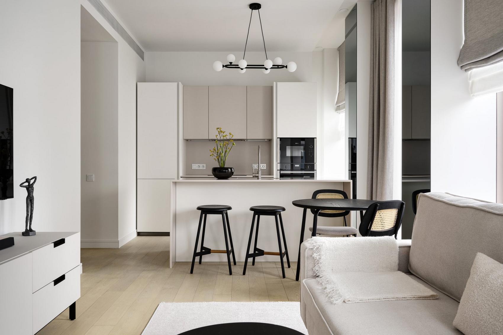 Otthonos és időtálló meleg monokróm lakásdekoráció