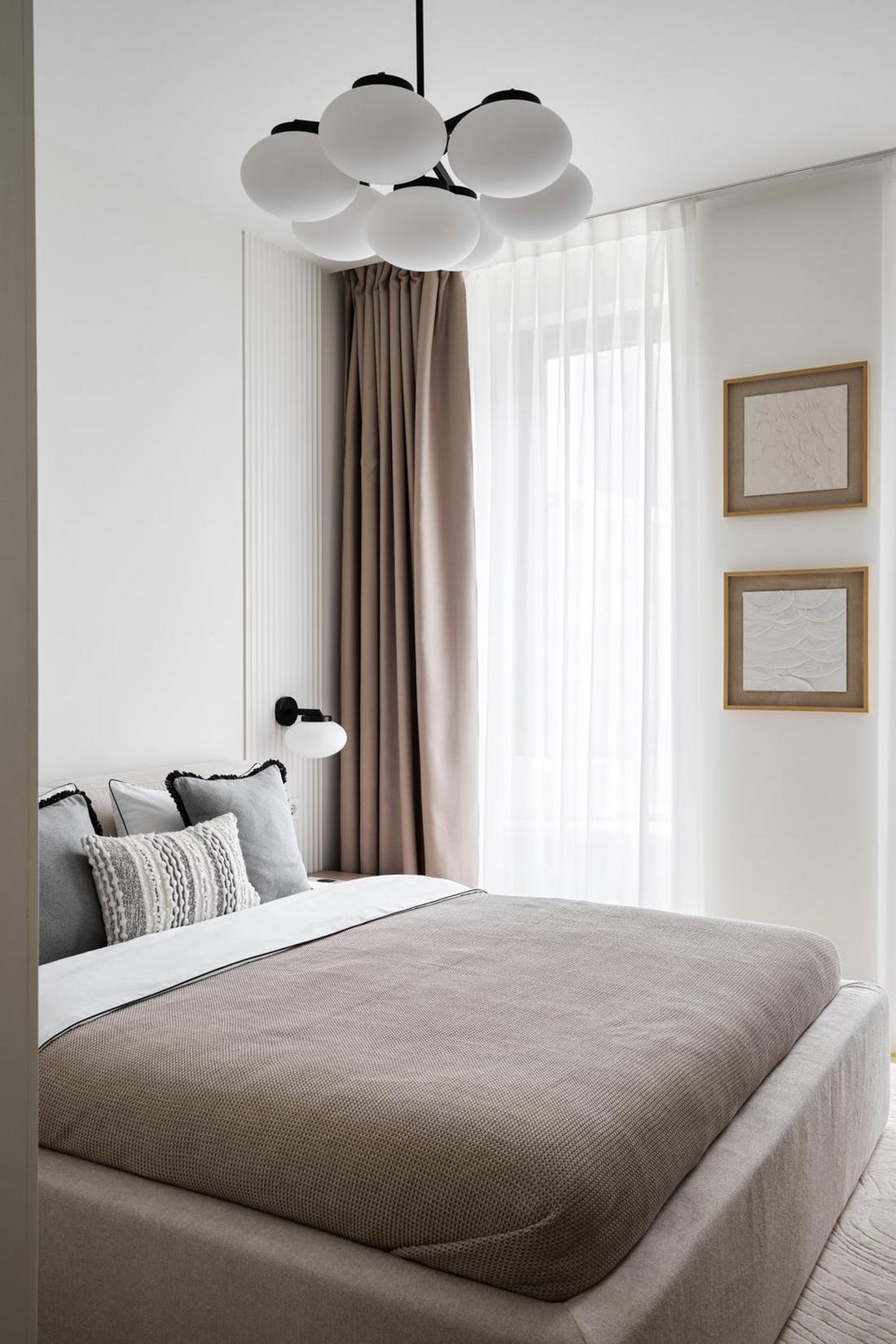 Otthonos és időtálló meleg monokróm lakásdekoráció