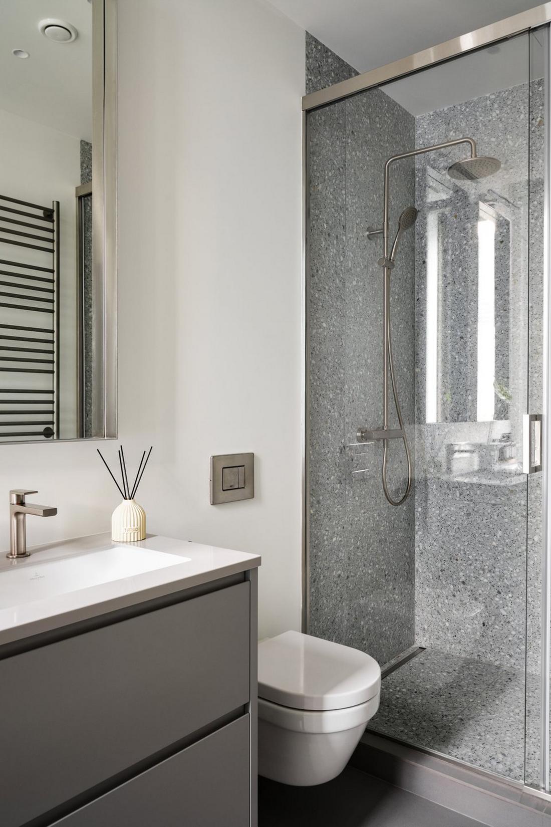 Otthonos és időtálló meleg monokróm lakásdekoráció