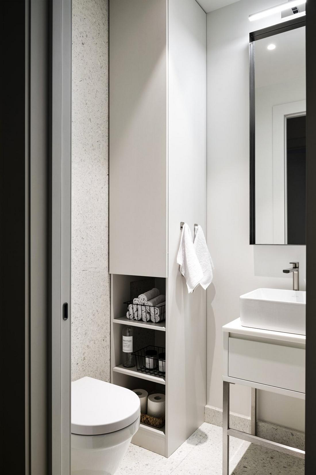 Otthonos és időtálló meleg monokróm lakásdekoráció