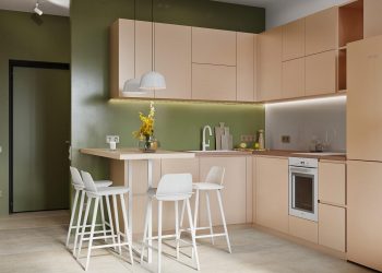 Két kerékpár, dupla munkaállomás, vendégágy egy fiatalos, kompakt otthonban