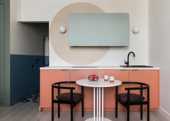 Kreatív színhasználat a lakásdekorációban és egy csipetnyi retro 35m2-es garzonban