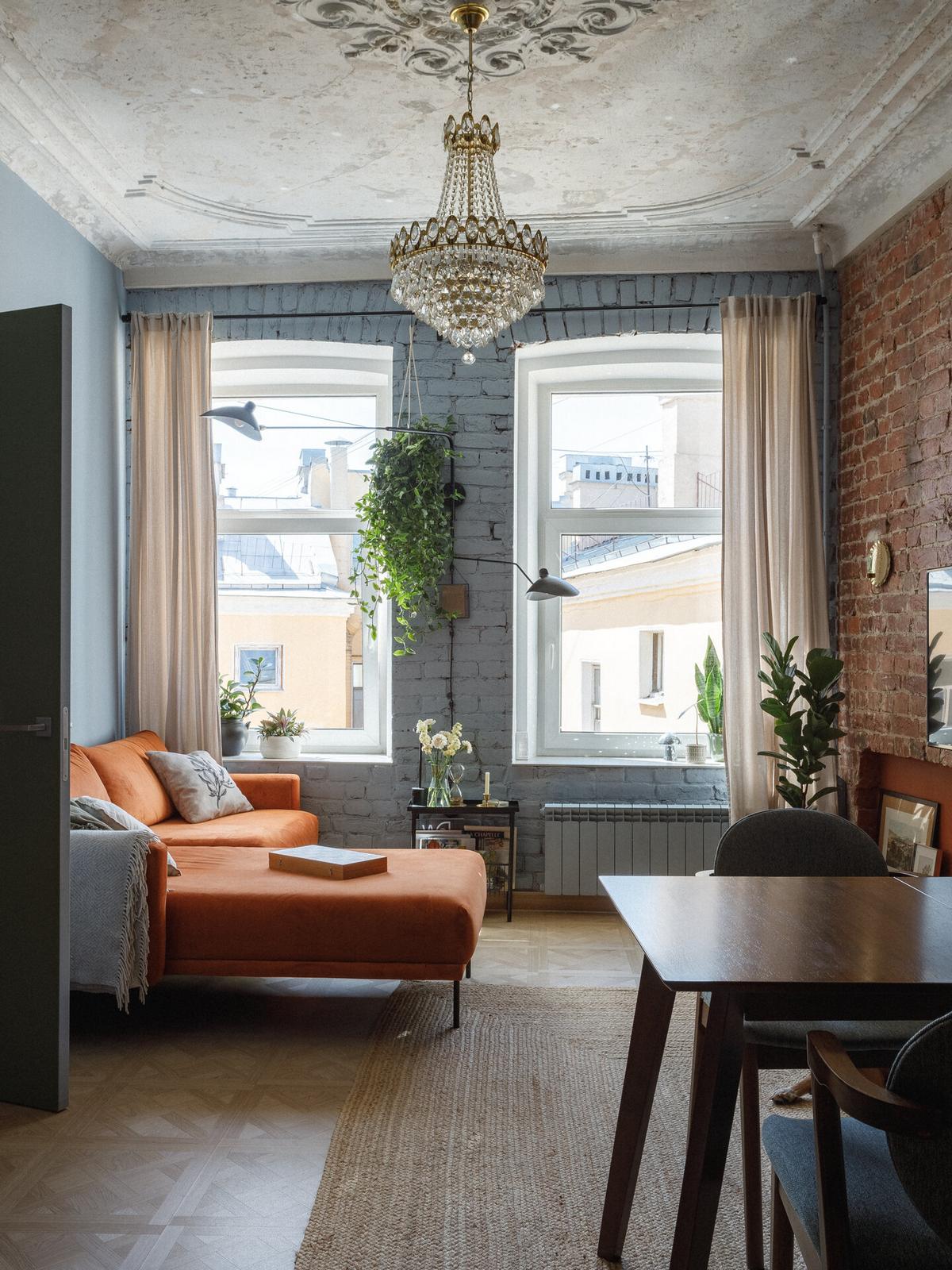 Lakberendező nélkül alakított ki színes, érdekes tereket otthonában a házaspár Lakberendező nélkül alakított ki színes, érdekes tereket otthonában a házaspár