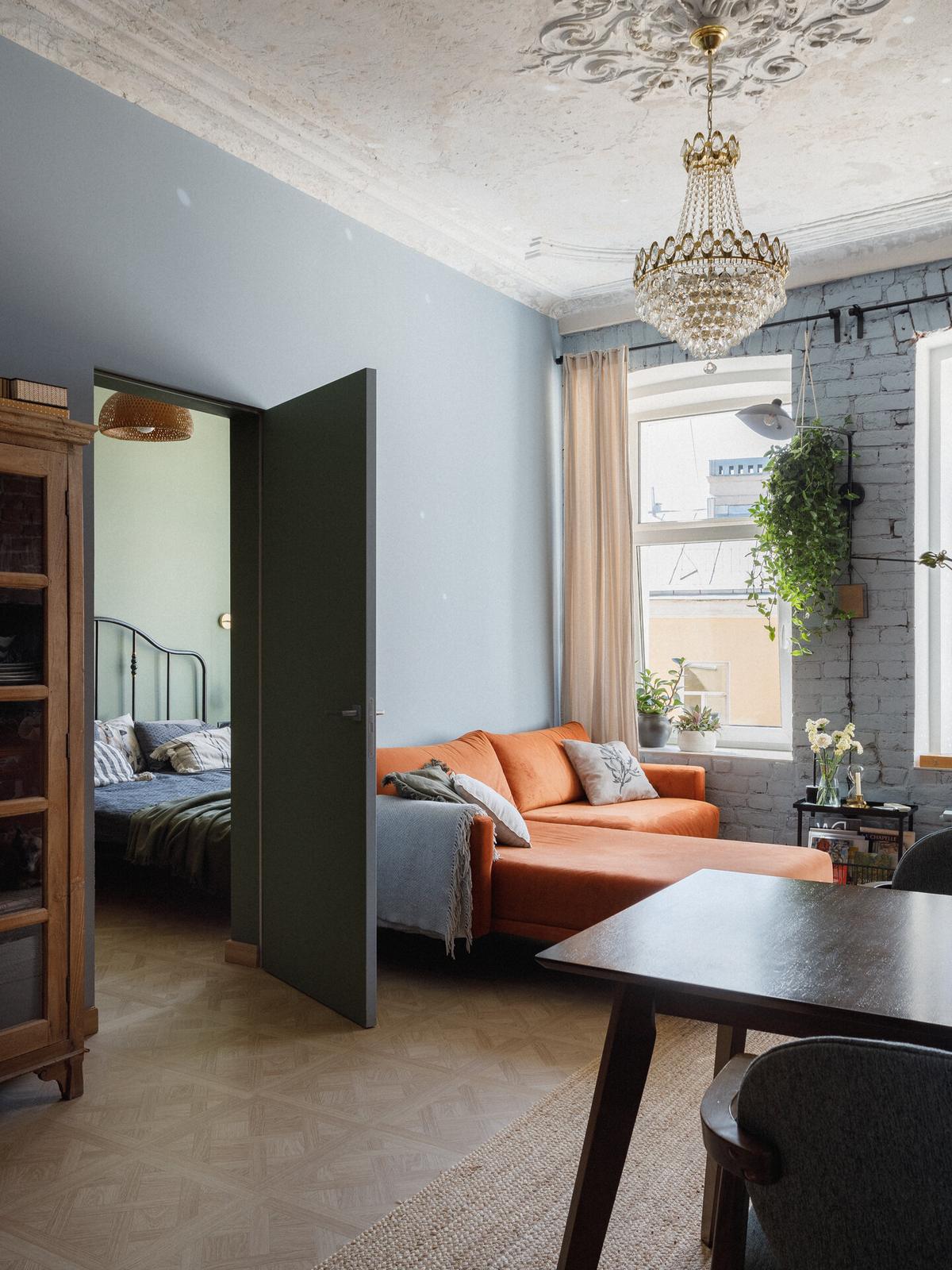 Lakberendező nélkül alakított ki színes, érdekes tereket otthonában a házaspár Lakberendező nélkül alakított ki színes, érdekes tereket otthonában a házaspár