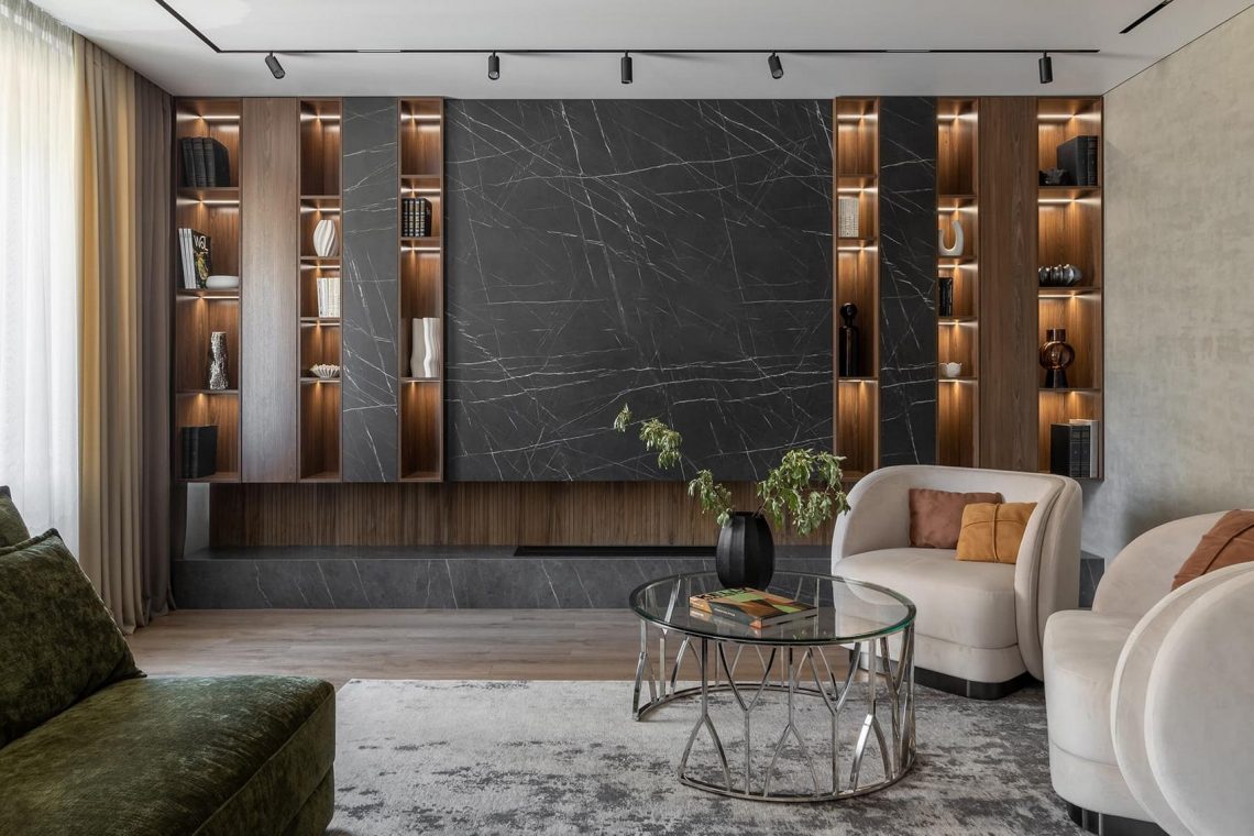 Látványos nappali fal, elektromos kandalló, változatos textúrák