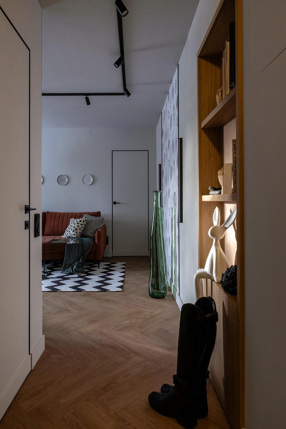 Lerobbant kétszobás lakás kelt új életre színes, hangulatos enteriőrrel