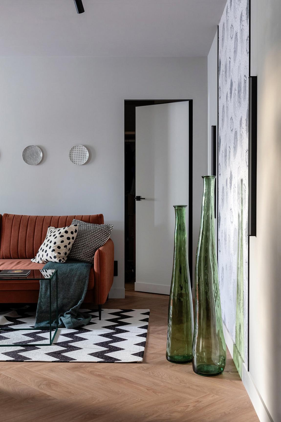 Lerobbant kétszobás lakás kelt új életre színes, hangulatos enteriőrrel