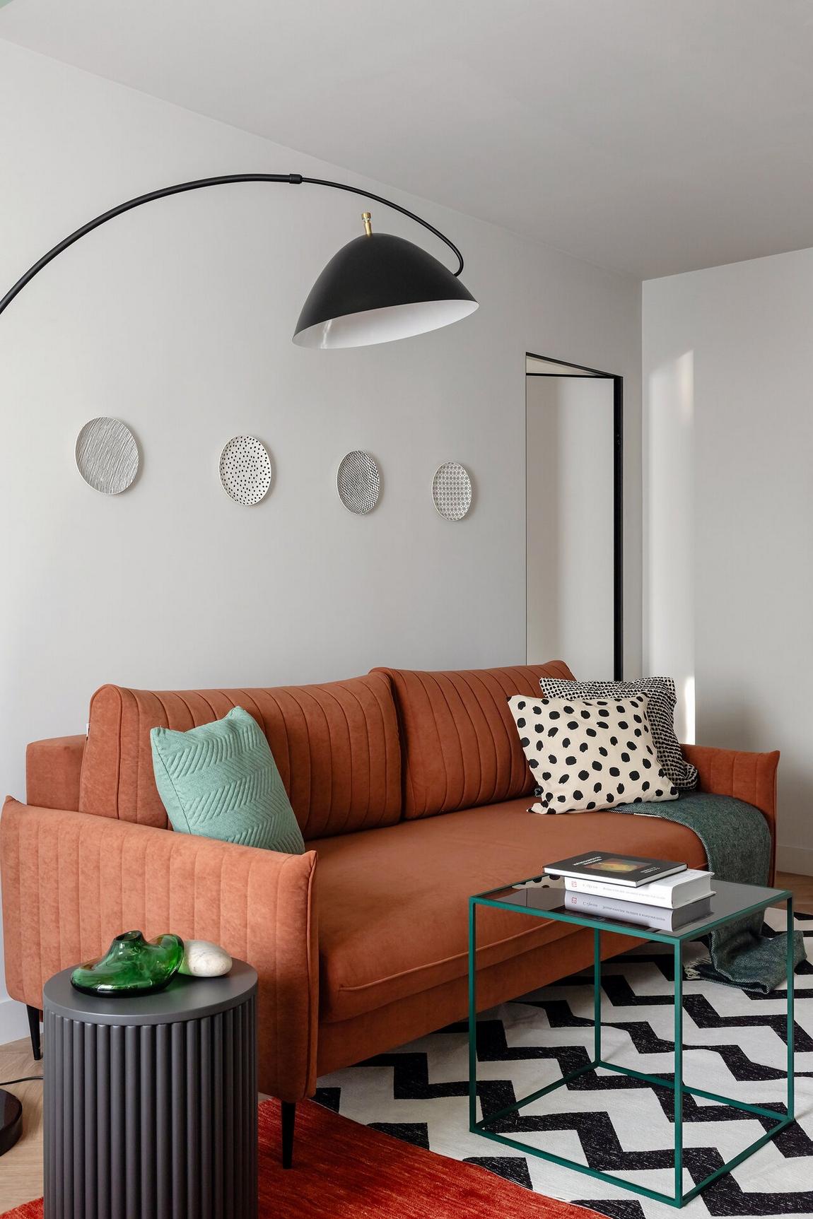 Lerobbant kétszobás lakás kelt új életre színes, hangulatos enteriőrrel