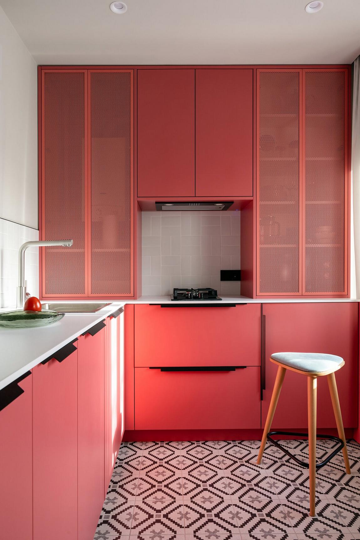 Lerobbant kétszobás lakás kelt új életre színes, hangulatos enteriőrrel