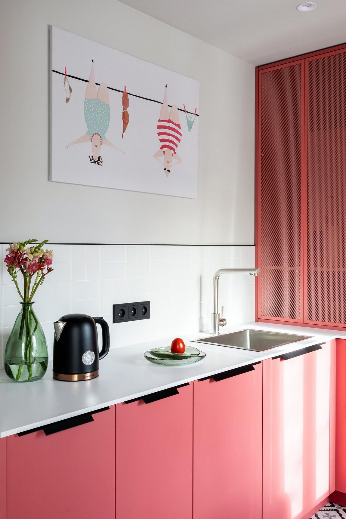 Lerobbant kétszobás lakás kelt új életre színes, hangulatos enteriőrrel