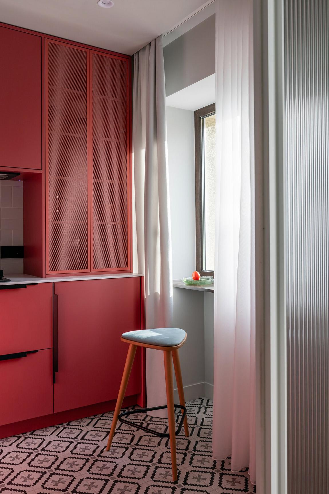 Lerobbant kétszobás lakás kelt új életre színes, hangulatos enteriőrrel