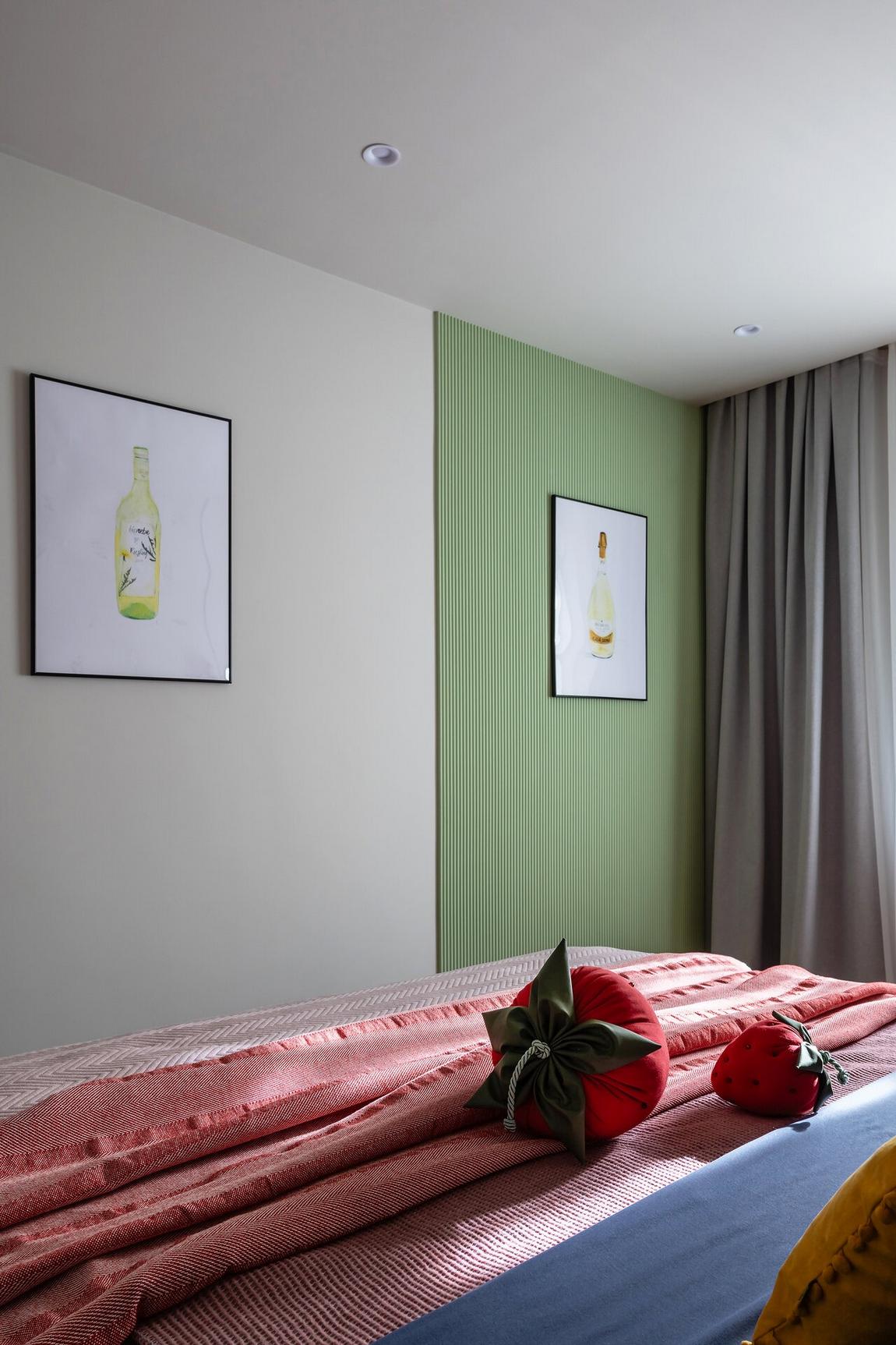 Lerobbant kétszobás lakás kelt új életre színes, hangulatos enteriőrrel