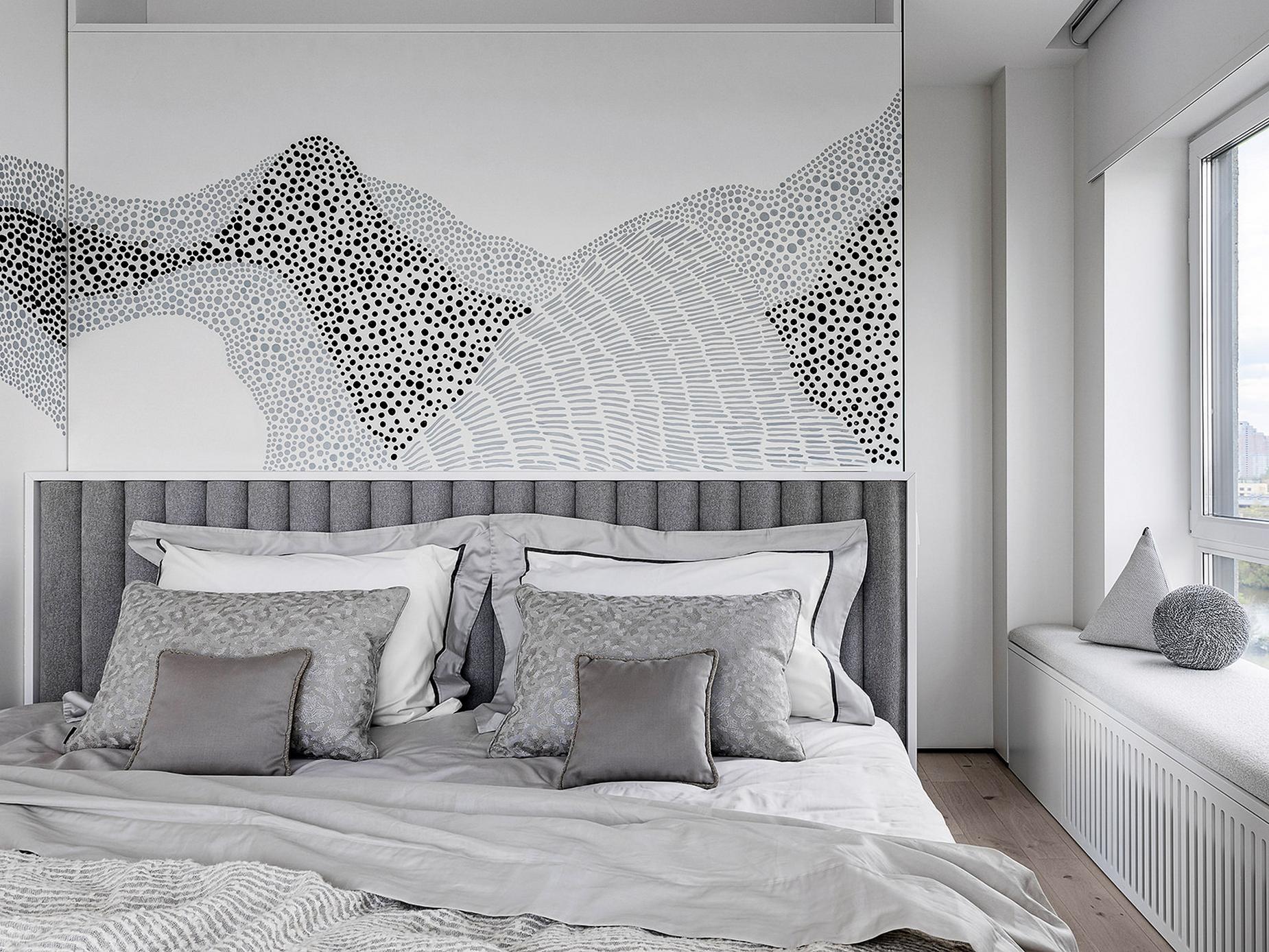 Meghökkentő és különleges piros-fehér enteriőr egy kreatív nő lakásában Meghökkentő és különleges piros-fehér enteriőr egy kreatív nő lakásában