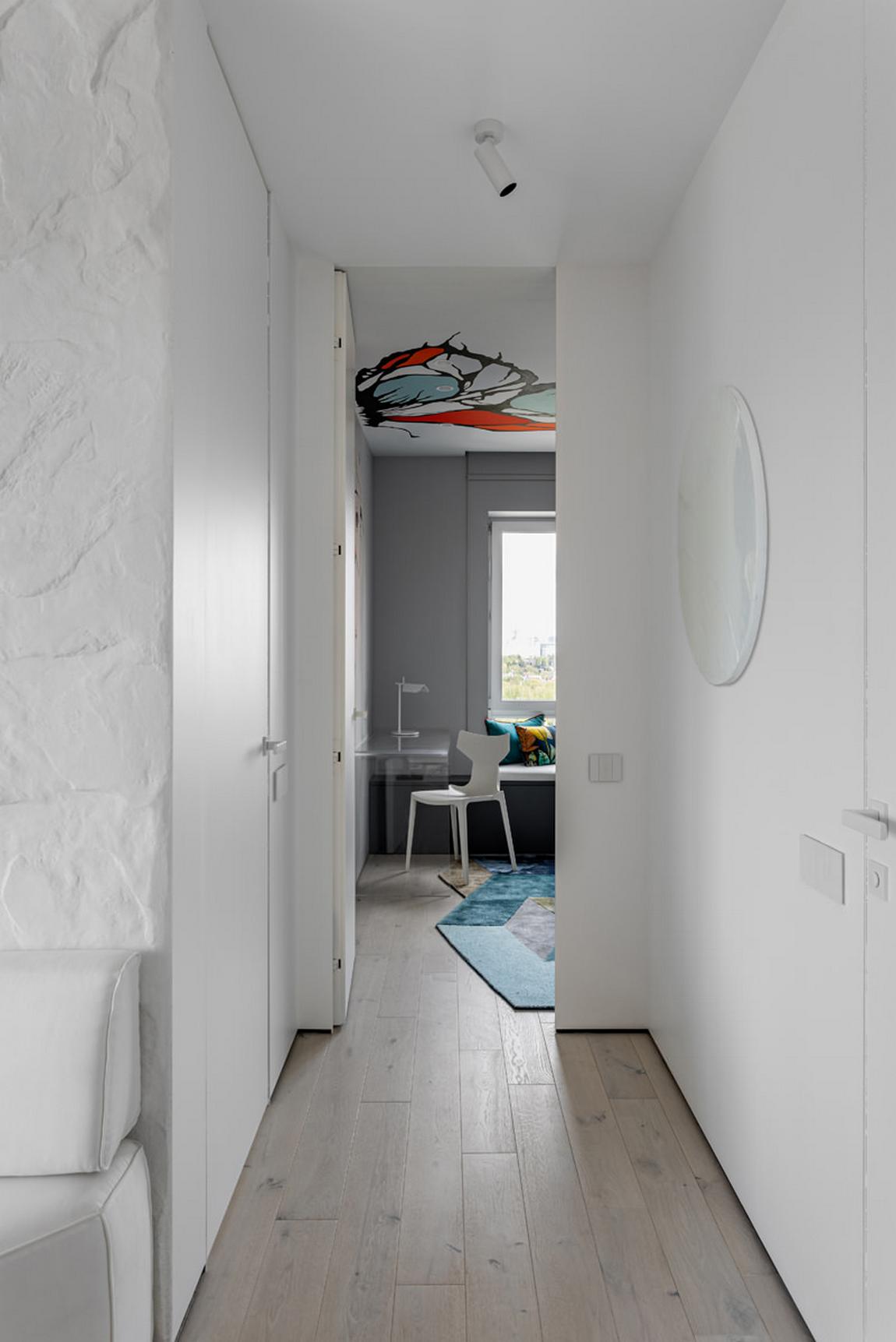 Meghökkentő és különleges piros-fehér enteriőr egy kreatív nő lakásában Meghökkentő és különleges piros-fehér enteriőr egy kreatív nő lakásában