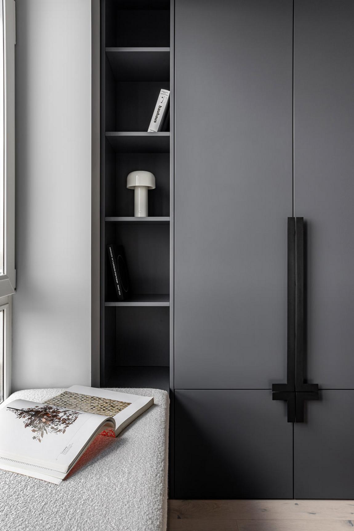 Meghökkentő és különleges piros-fehér enteriőr egy kreatív nő lakásában Meghökkentő és különleges piros-fehér enteriőr egy kreatív nő lakásában