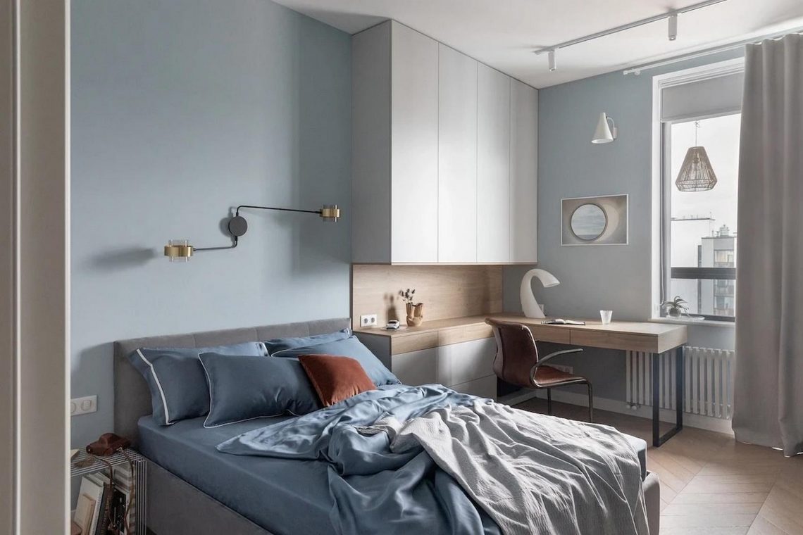 Melegséget sugárzó lágy szürke otthon, anya és kamasz fia otthona