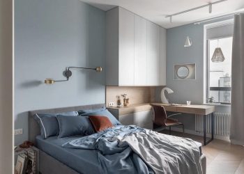 Melegséget sugárzó lágy szürke otthon, anya és kamasz fia otthona