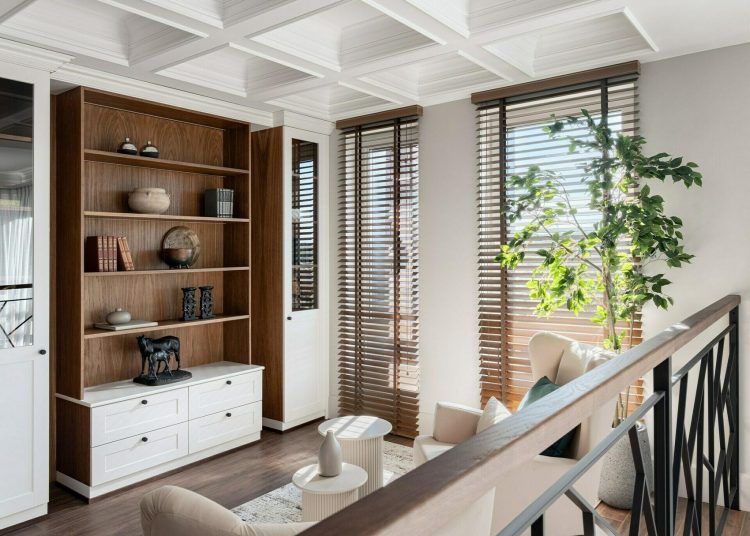 Négy szoba, két szint, több stílus: lakás, ahol a klasszikus részletek és a modern funkcionalitás találkoznak