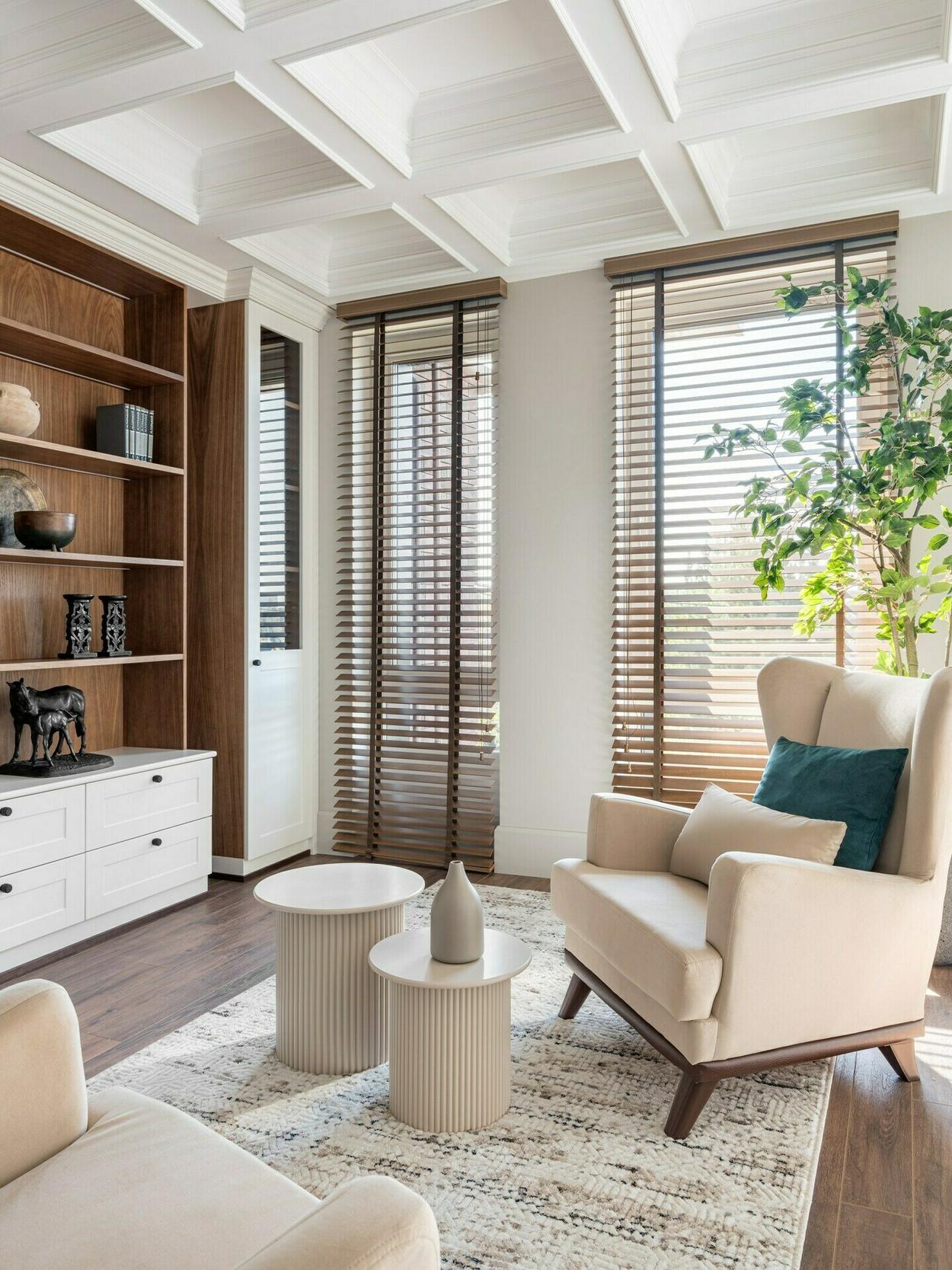 Négy szoba, két szint, több stílus: lakás, ahol a klasszikus részletek és a modern funkcionalitás találkoznak Négy szoba, két szint, több stílus: lakás, ahol a klasszikus részletek és a modern funkcionalitás találkoznak