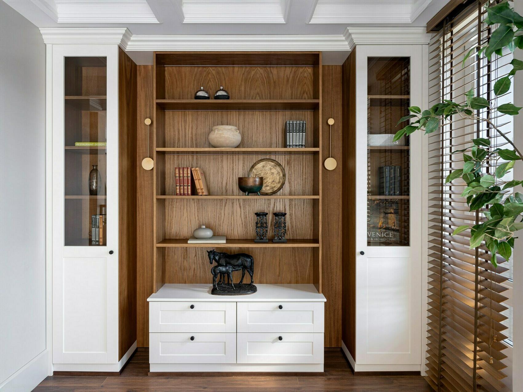 Négy szoba, két szint, több stílus: lakás, ahol a klasszikus részletek és a modern funkcionalitás találkoznak Négy szoba, két szint, több stílus: lakás, ahol a klasszikus részletek és a modern funkcionalitás találkoznak