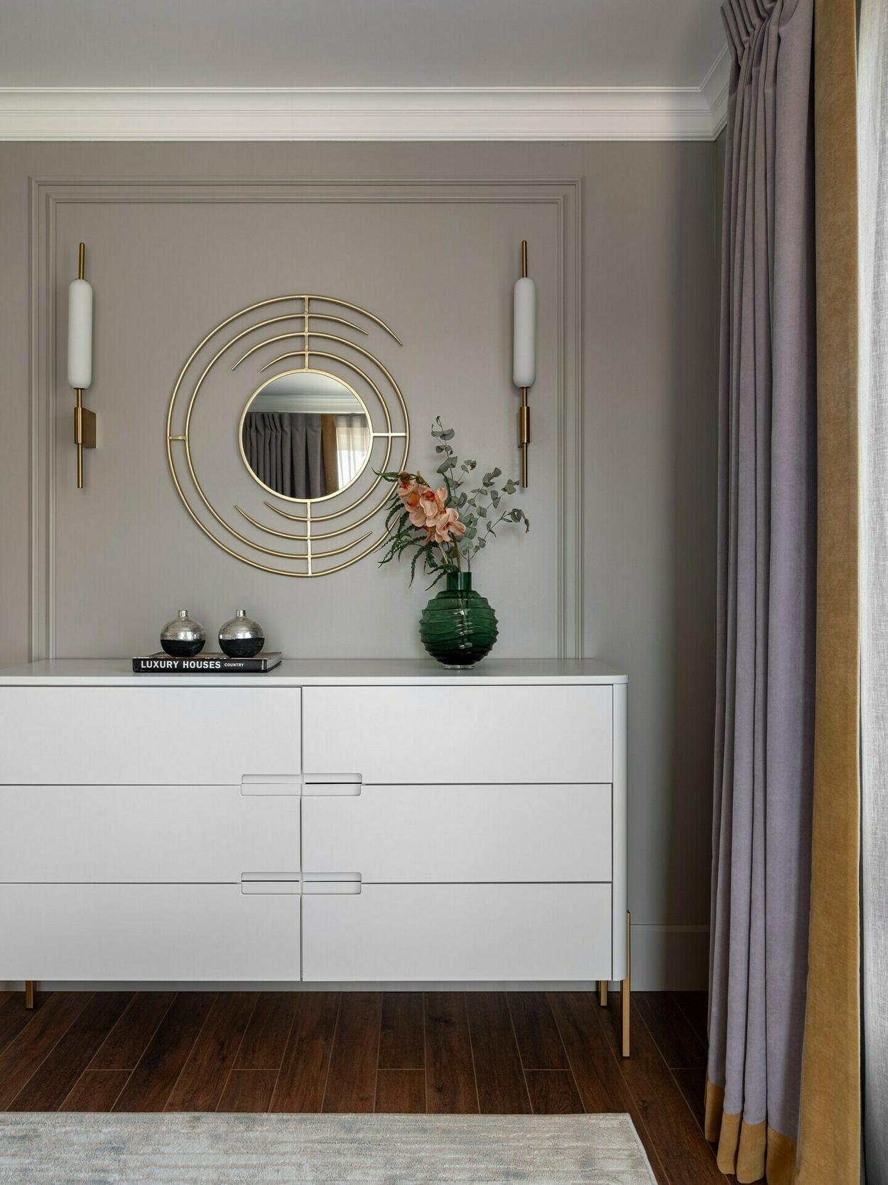 Négy szoba, két szint, több stílus: lakás, ahol a klasszikus részletek és a modern funkcionalitás találkoznak Négy szoba, két szint, több stílus: lakás, ahol a klasszikus részletek és a modern funkcionalitás találkoznak