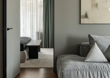 Nyugodt zöld színárnyalatok üzletember letisztult, modern otthonában