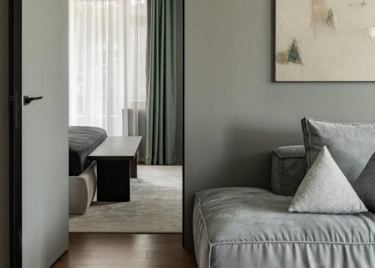 Nyugodt zöld színárnyalatok üzletember letisztult, modern otthonában