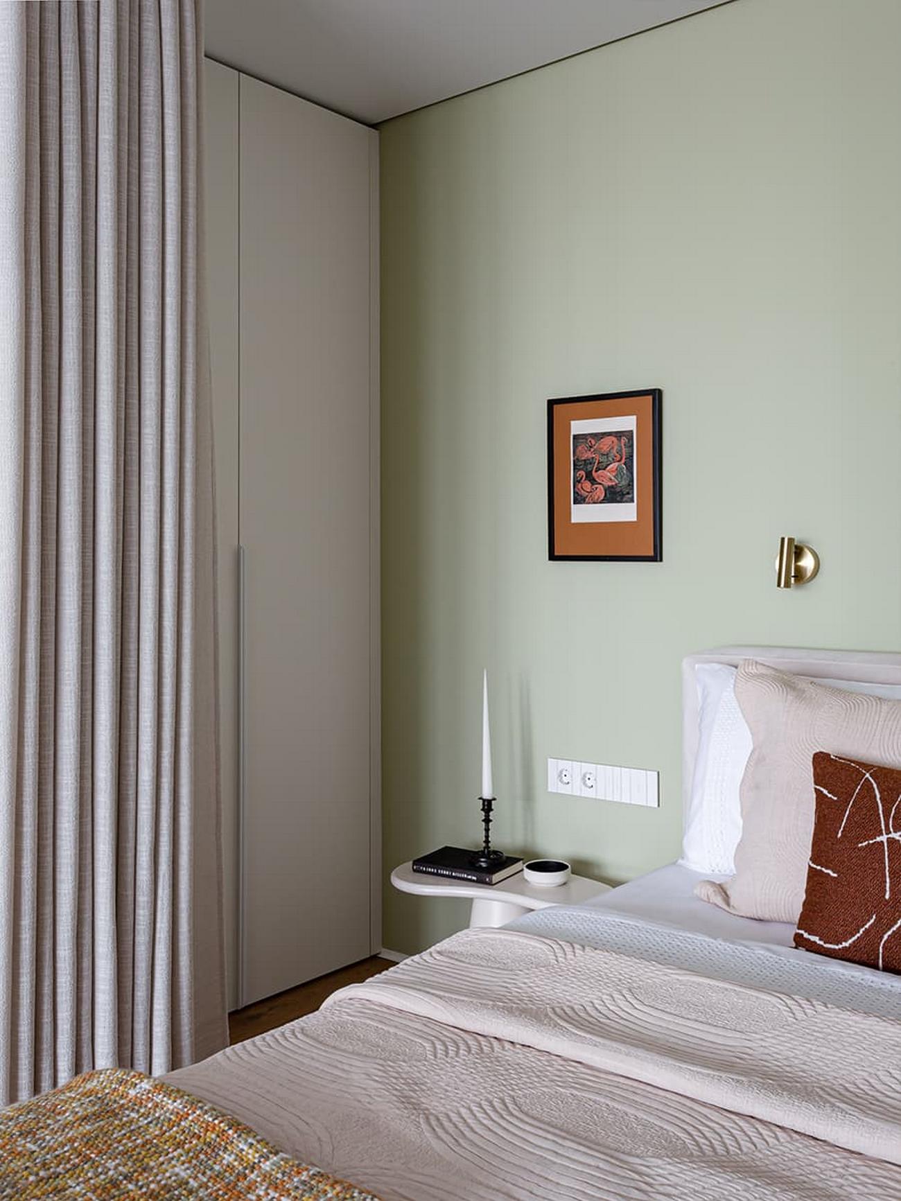 Pasztell zöld, fa reluxa és üvegfal: fiatal pár könnyed egyszerűséggel berendezett kis otthona Pasztell zöld, fa reluxa és üvegfal: fiatal pár könnyed egyszerűséggel berendezett kis otthona