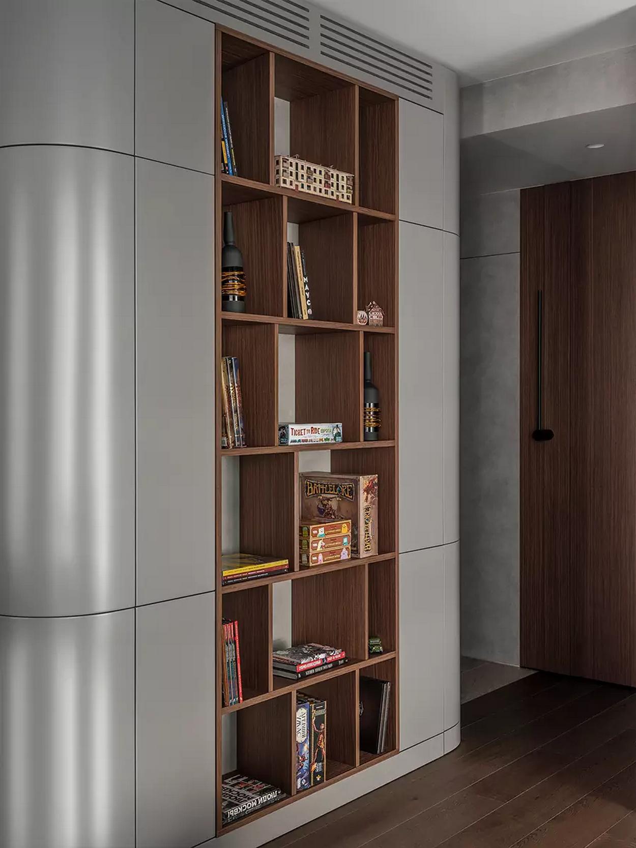 Sok polcot és szekrényt kért a fiatal férfi új otthonának berendezésében - 58m2