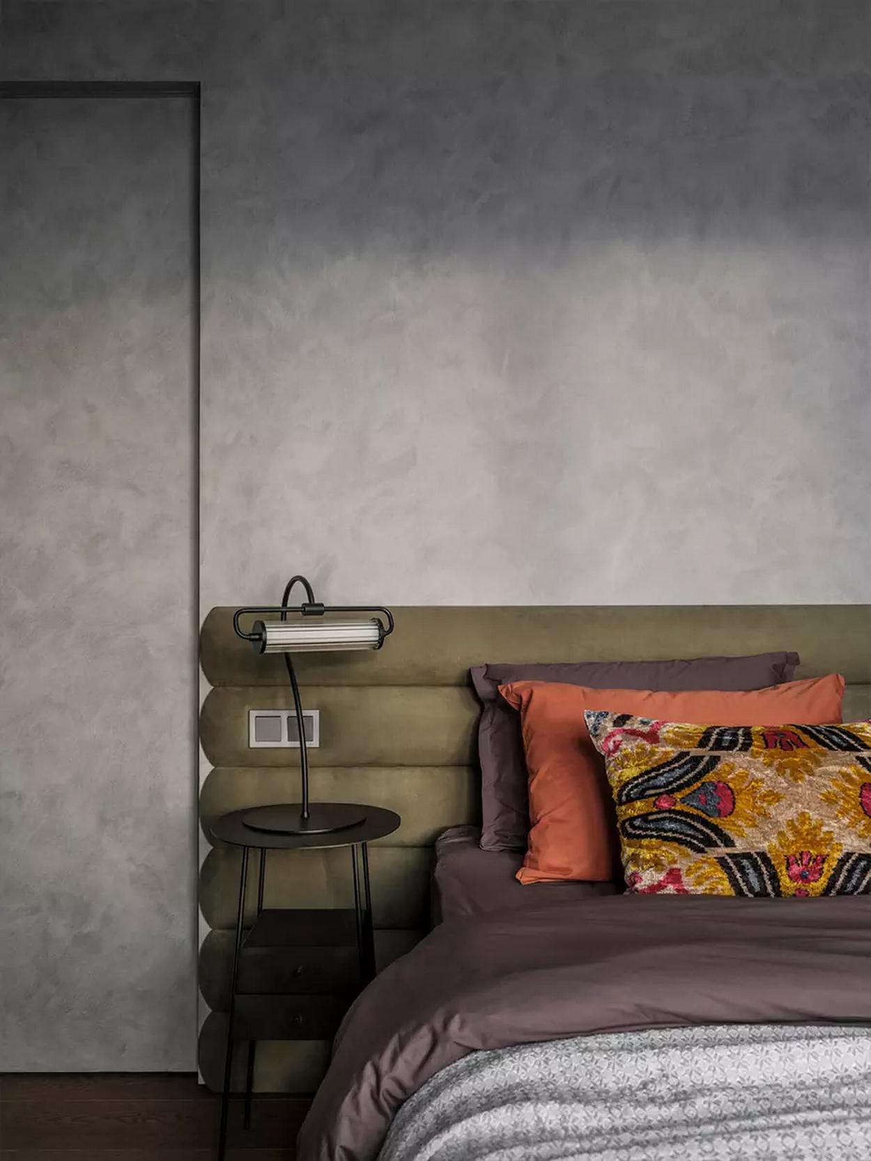 Sok polcot és szekrényt kért a fiatal férfi új otthonának berendezésében - 58m2