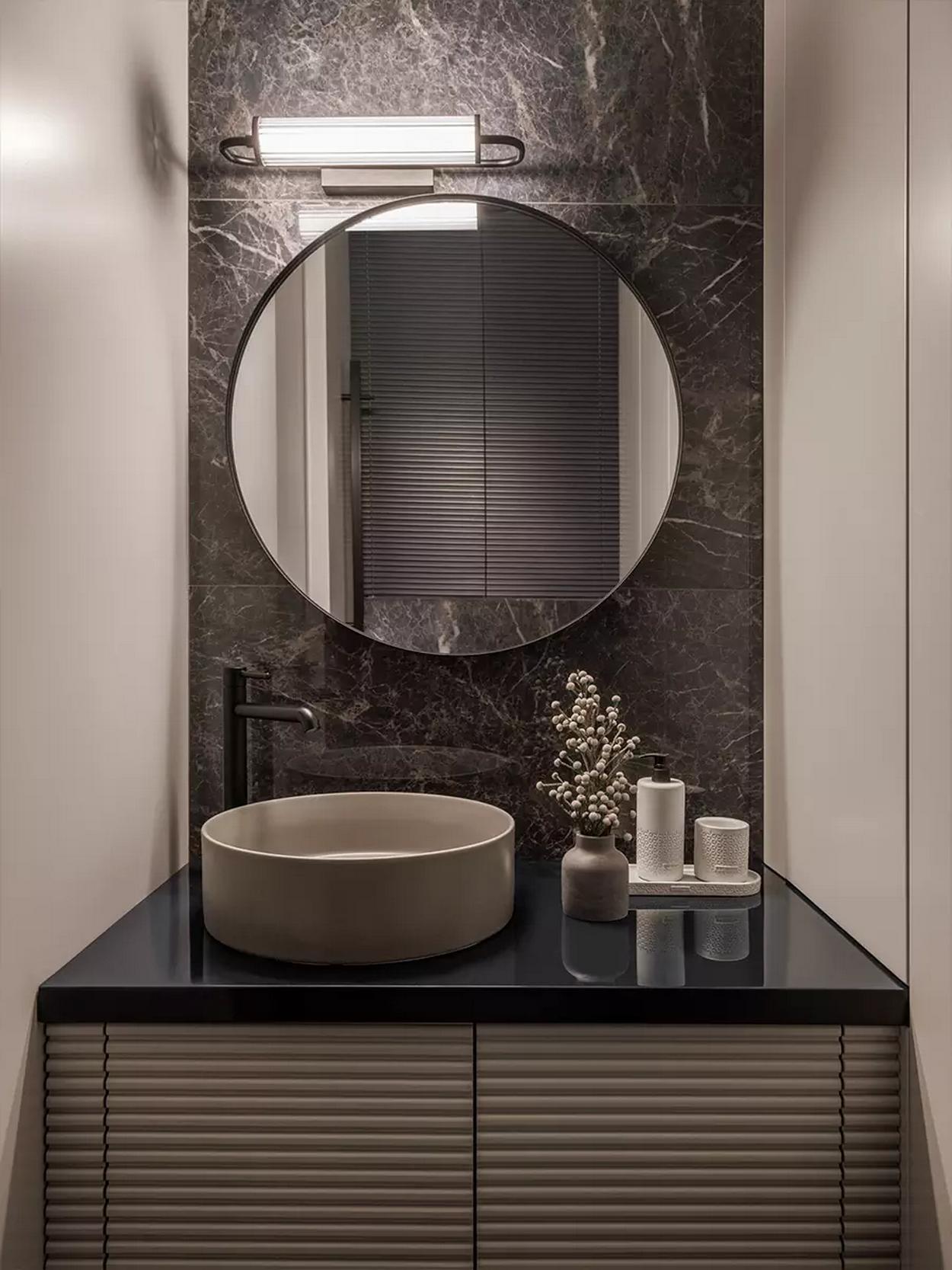 Sok polcot és szekrényt kért a fiatal férfi új otthonának berendezésében - 58m2