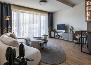 Új építésű lakás átalakulása a III. kerületben: monokróm harmónia 66 négyzetméteren