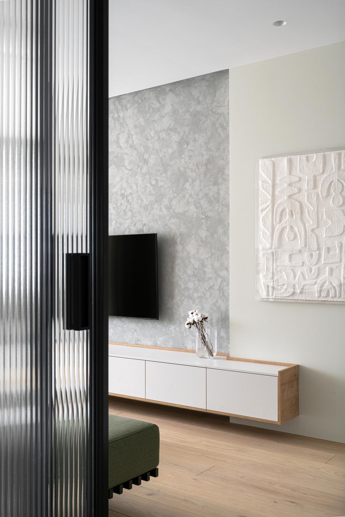 Vizuális zajtól mentes kényelmes, minimalista tér: testvérpár modern otthona Vizuális zajtól mentes kényelmes, minimalista tér: testvérpár modern otthona