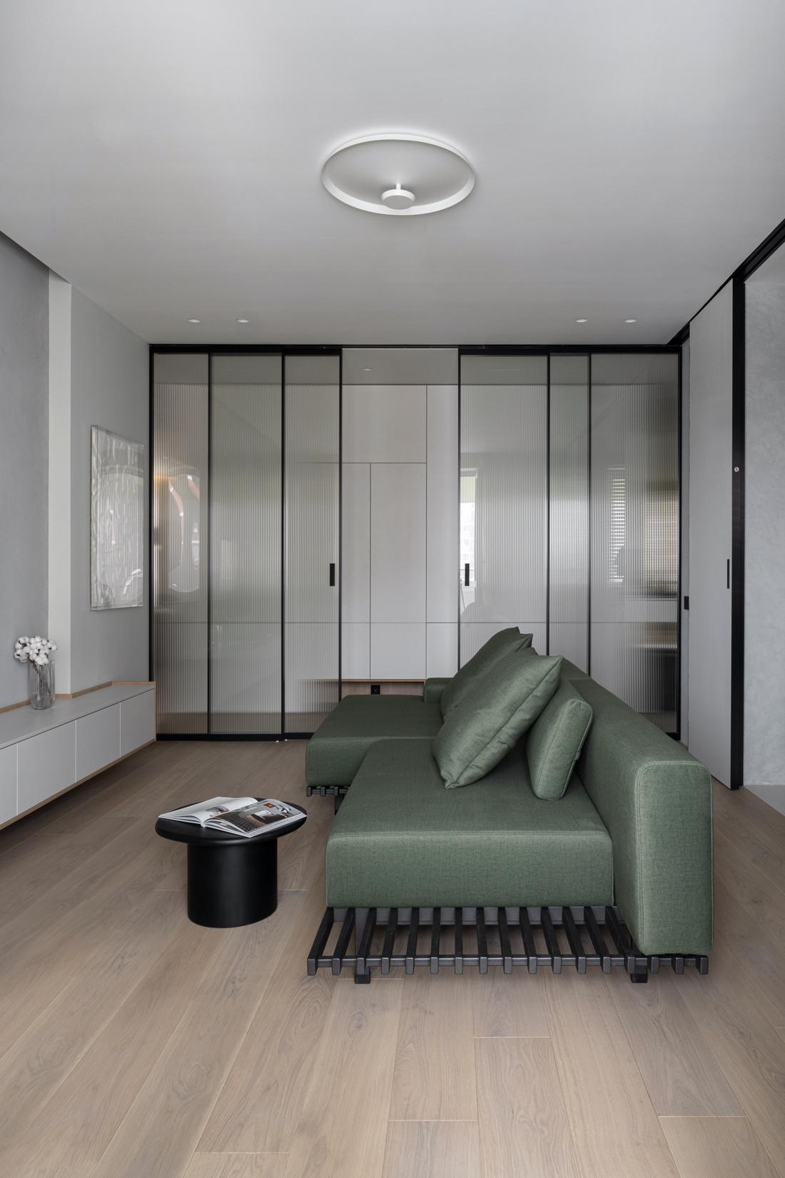 Vizuális zajtól mentes kényelmes, minimalista tér: testvérpár modern otthona Vizuális zajtól mentes kényelmes, minimalista tér: testvérpár modern otthona