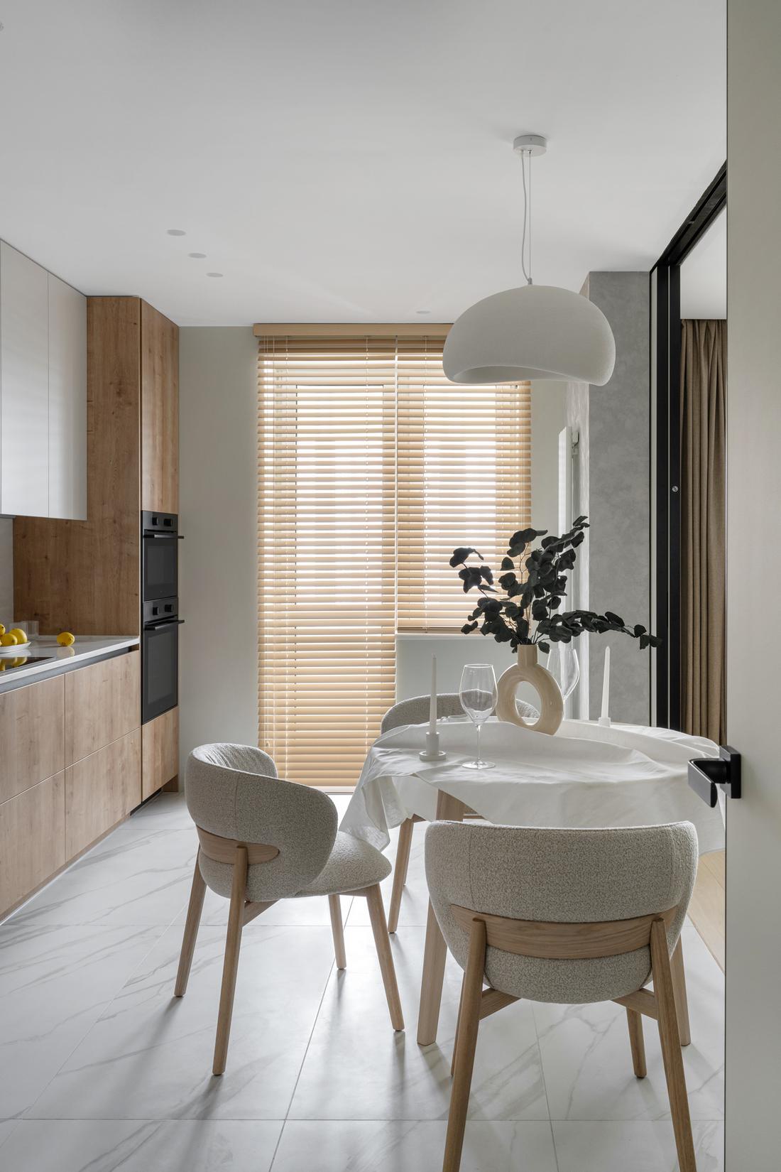 Vizuális zajtól mentes kényelmes, minimalista tér: testvérpár modern otthona Vizuális zajtól mentes kényelmes, minimalista tér: testvérpár modern otthona