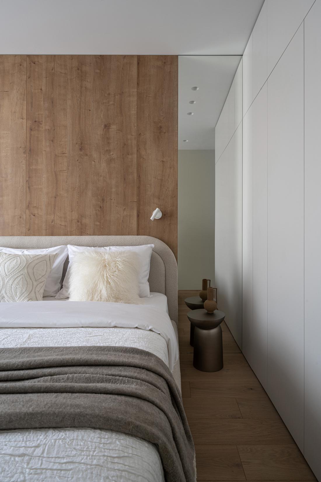 Vizuális zajtól mentes kényelmes, minimalista tér: testvérpár modern otthona Vizuális zajtól mentes kényelmes, minimalista tér: testvérpár modern otthona