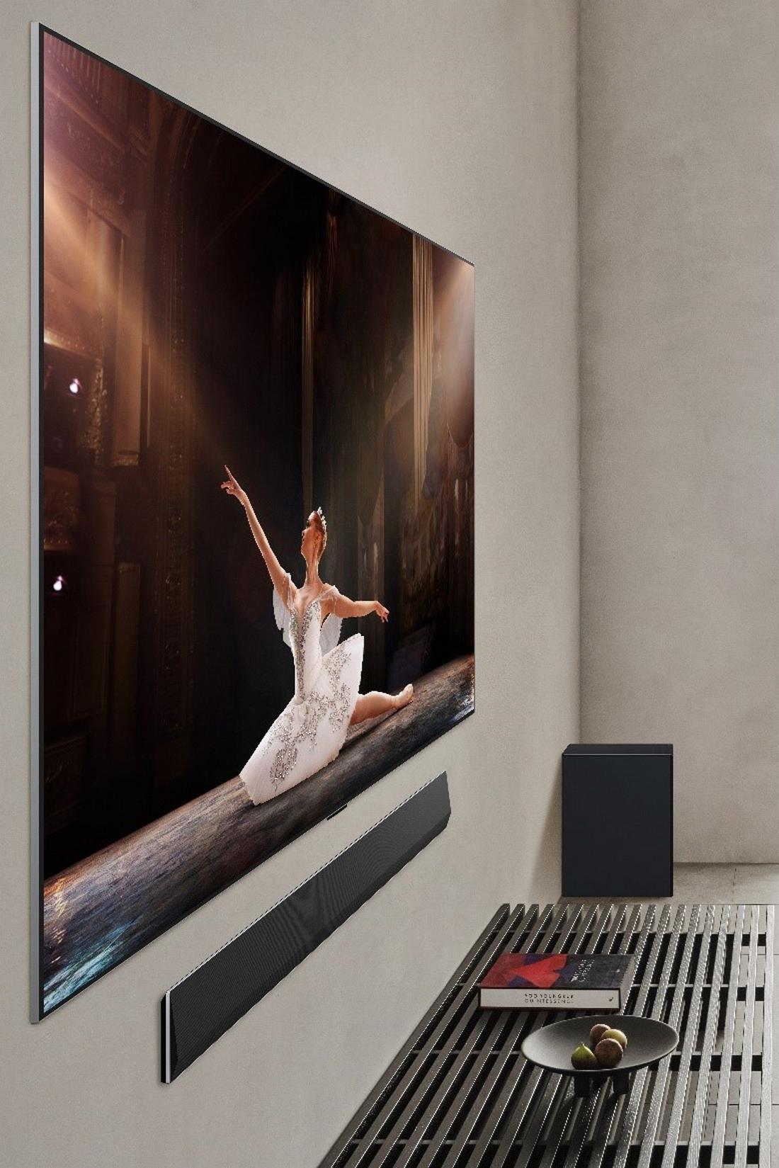 teljesen a falra simuló LG OLED G modell
