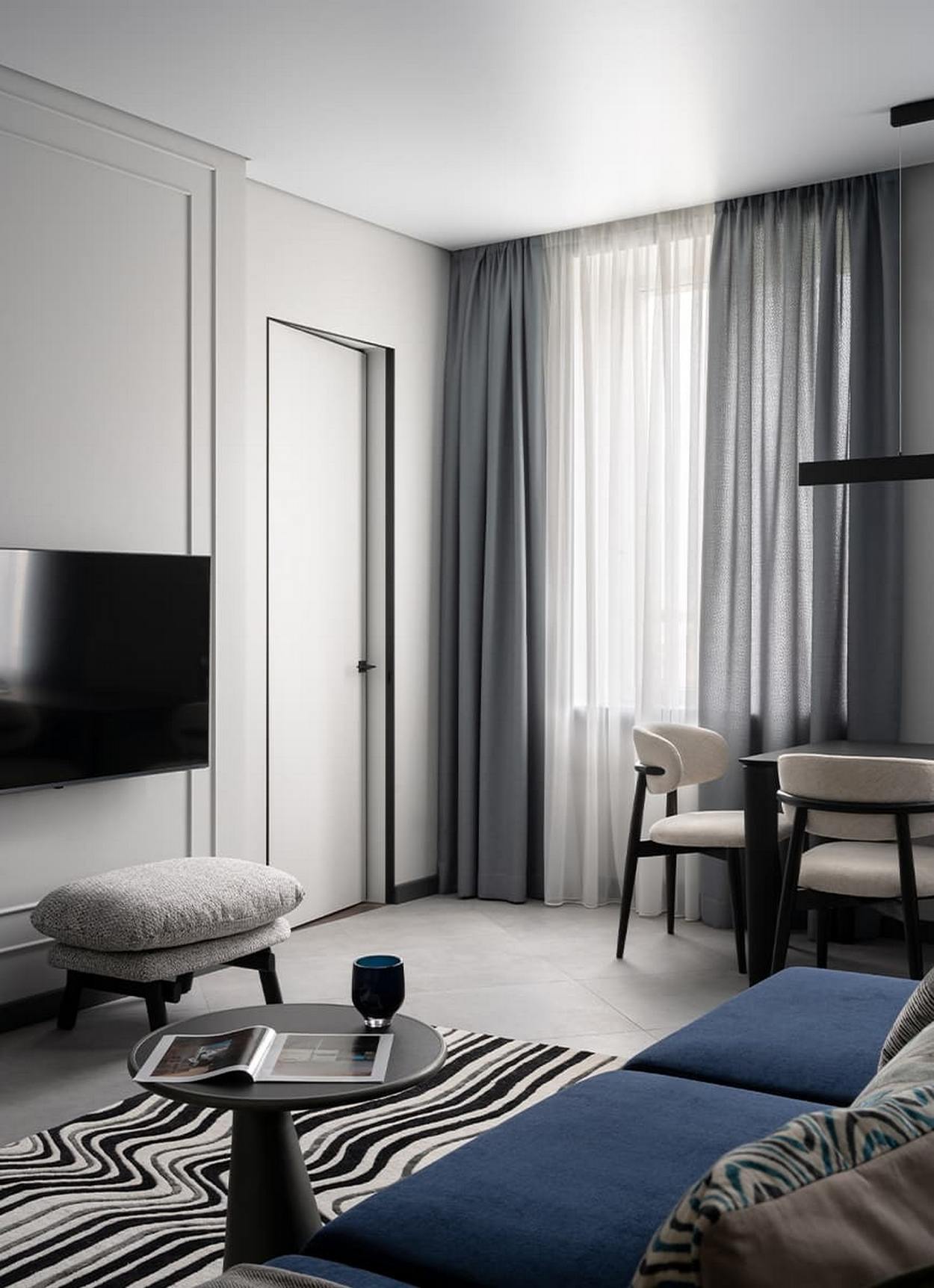 Férfi lakása klasszicista lakóházban: minimalista formák, stukkók, kortárs megoldások