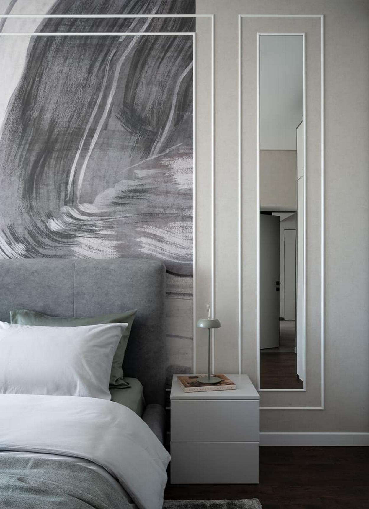 Férfi lakása klasszicista lakóházban: minimalista formák, stukkók, kortárs megoldások