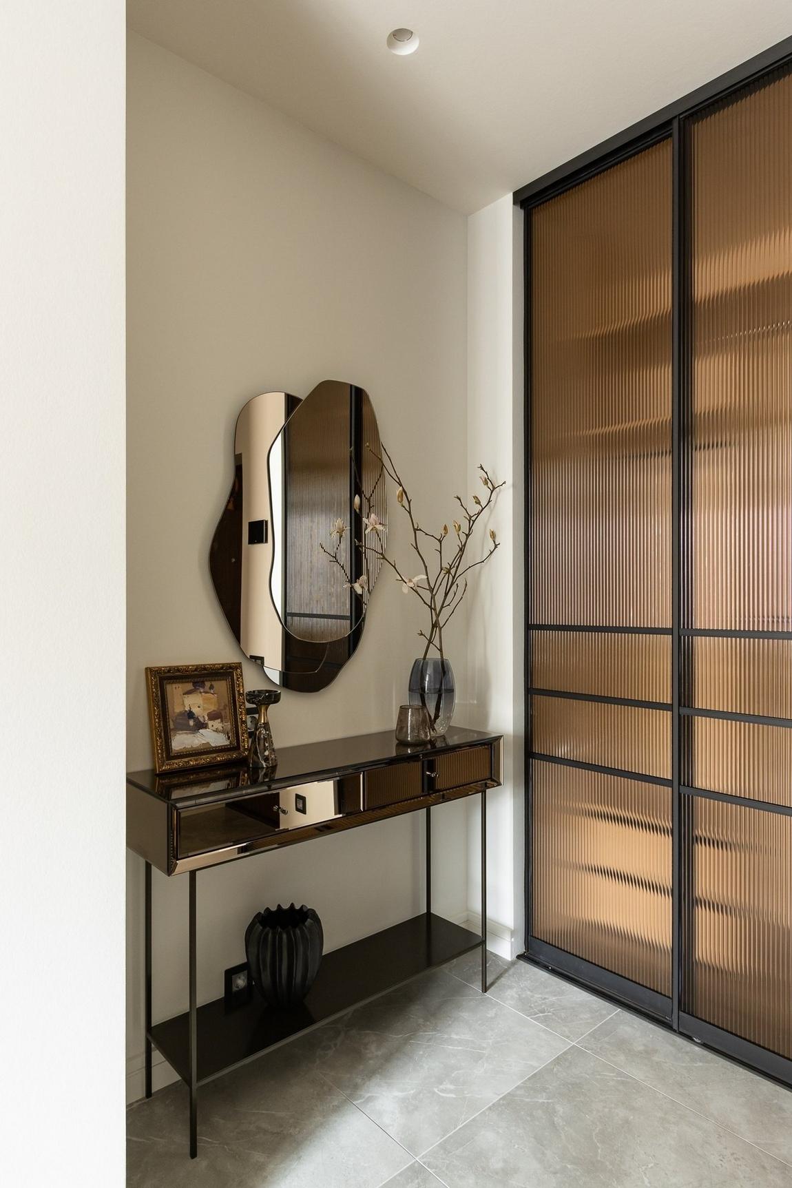 Hogyan alakították át az egyszobás lakásban a konyha‑étkező, hálószoba és nappali zónáit Hogyan alakították át az egyszobás lakásban a konyha‑étkező, hálószoba és nappali zónáit