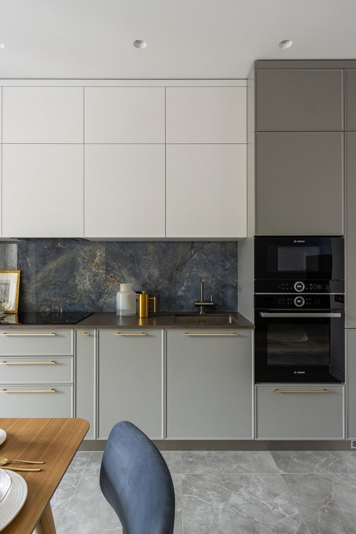 Hogyan alakították át az egyszobás lakásban a konyha‑étkező, hálószoba és nappali zónáit Hogyan alakították át az egyszobás lakásban a konyha‑étkező, hálószoba és nappali zónáit