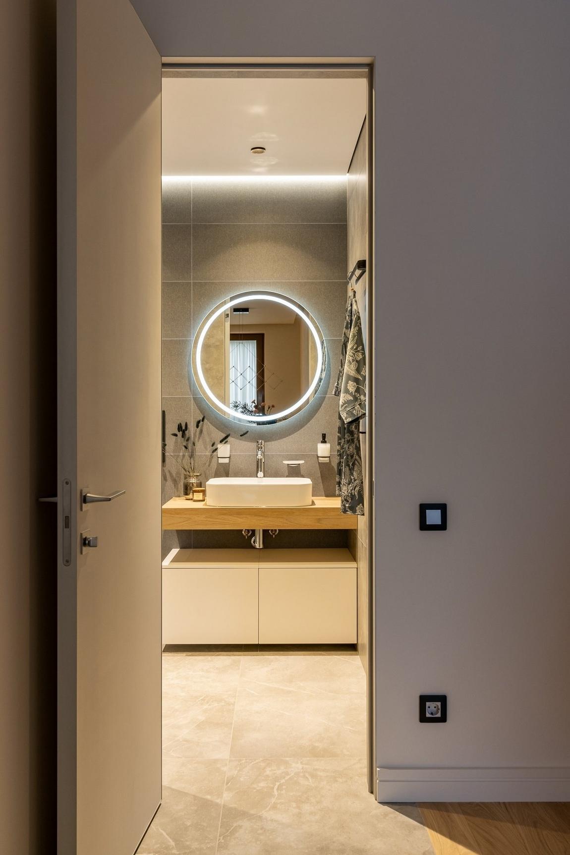 Hogyan alakították át az egyszobás lakásban a konyha‑étkező, hálószoba és nappali zónáit Hogyan alakították át az egyszobás lakásban a konyha‑étkező, hálószoba és nappali zónáit