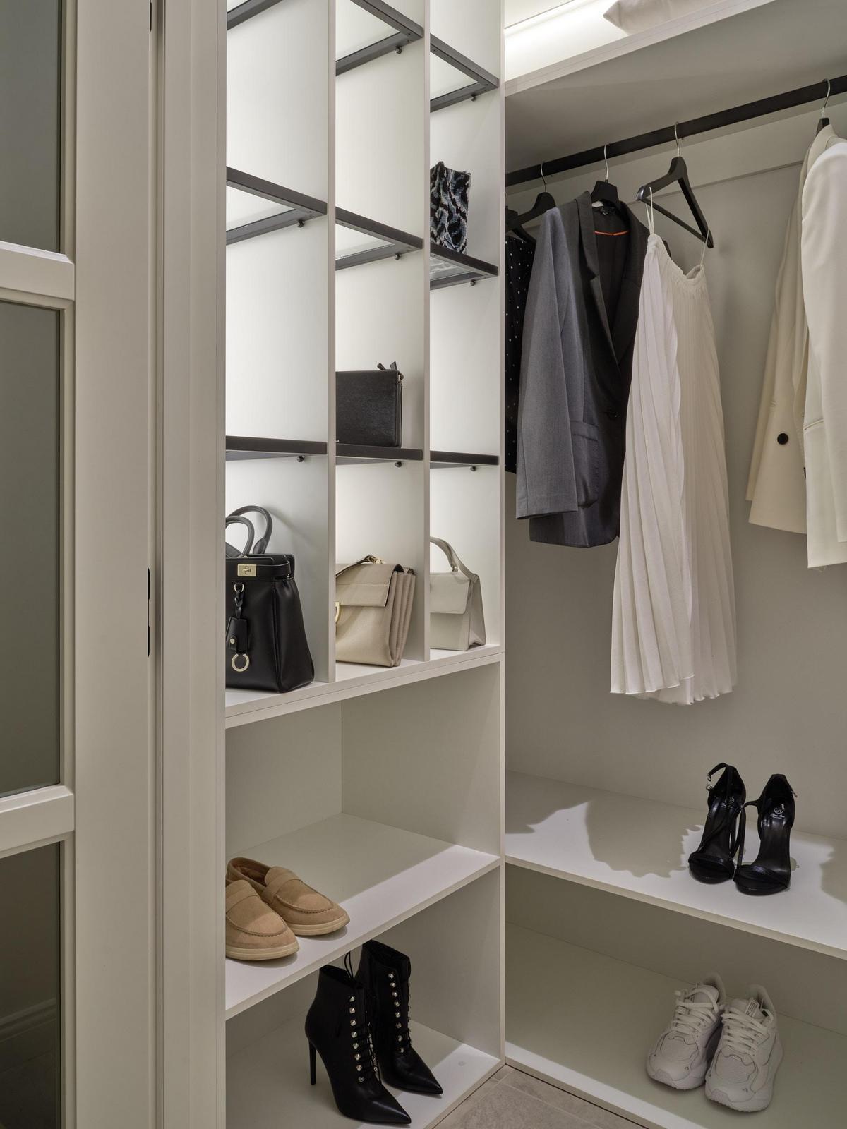 Kortárs és klasszikus elemek egy finoman nőisre hangolt 47m2-es lakásban Kortárs és klasszikus elemek egy finoman nőisre hangolt 47m2-es lakásban