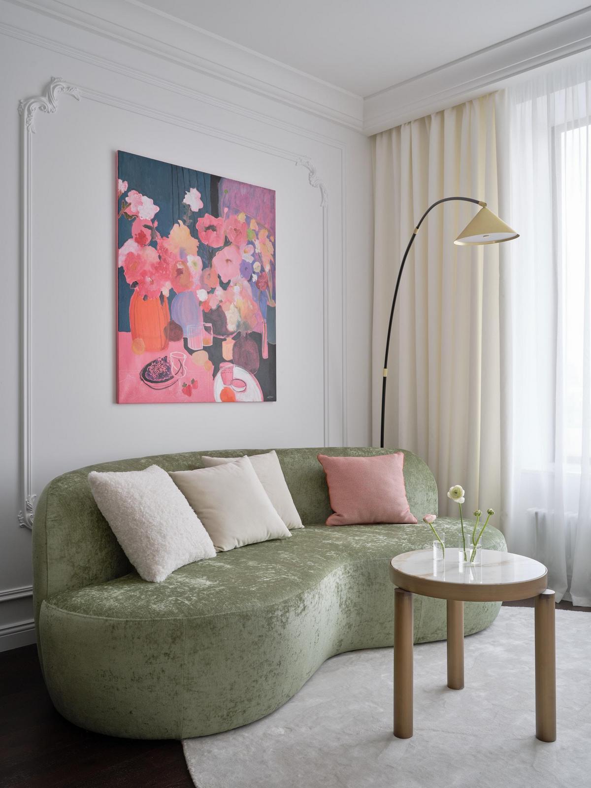 Kortárs és klasszikus elemek egy finoman nőisre hangolt 47m2-es lakásban Kortárs és klasszikus elemek egy finoman nőisre hangolt 47m2-es lakásban