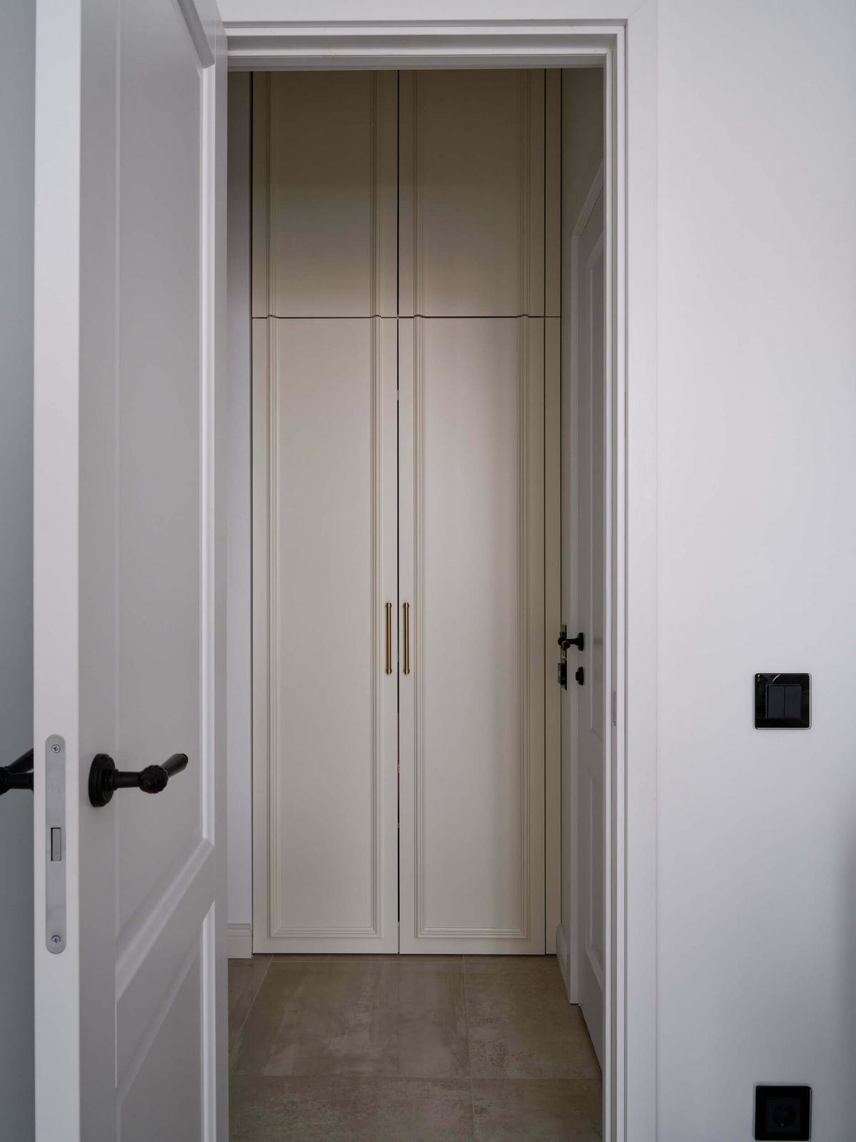 Kortárs és klasszikus elemek egy finoman nőisre hangolt 47m2-es lakásban Kortárs és klasszikus elemek egy finoman nőisre hangolt 47m2-es lakásban