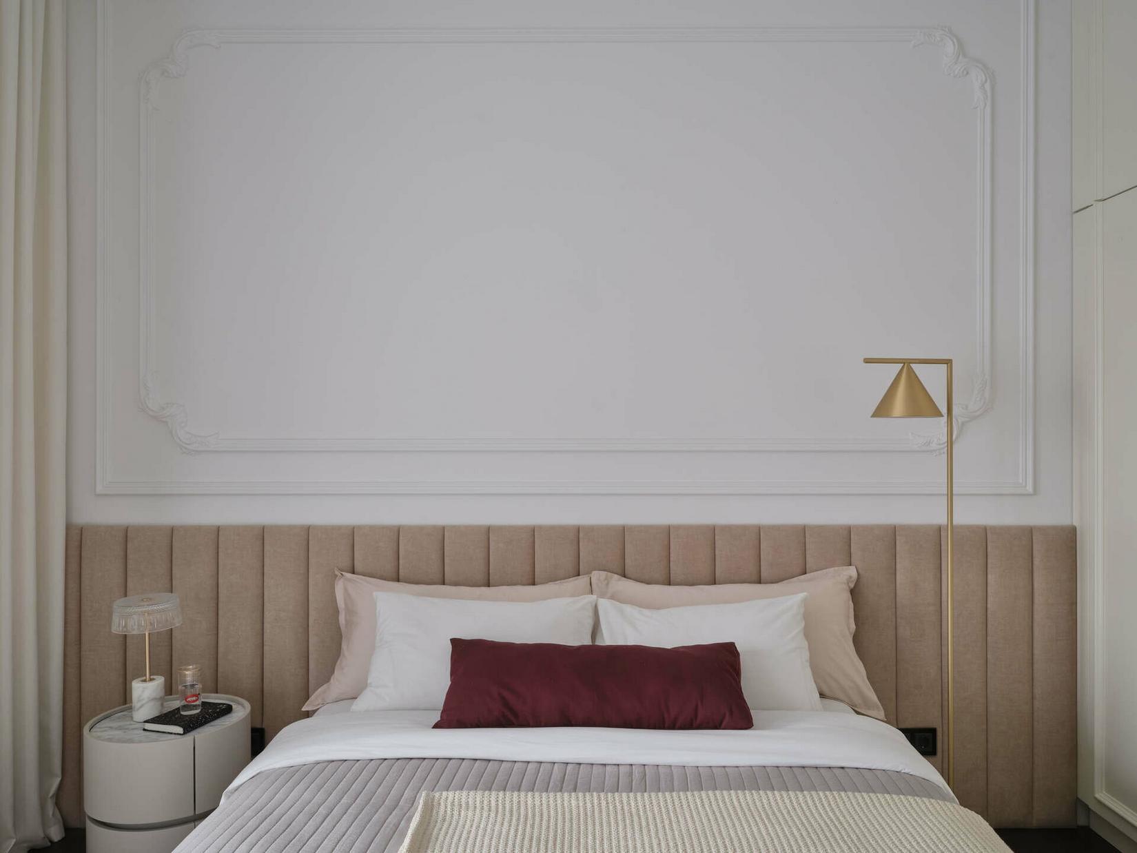 Kortárs és klasszikus elemek egy finoman nőisre hangolt 47m2-es lakásban Kortárs és klasszikus elemek egy finoman nőisre hangolt 47m2-es lakásban