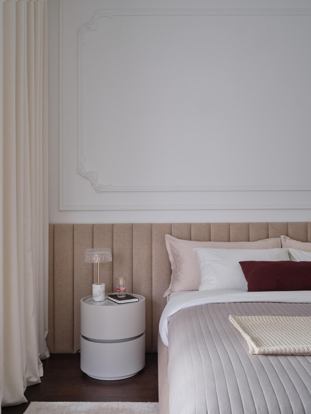 Kortárs és klasszikus elemek egy finoman nőisre hangolt 47m2-es lakásban Kortárs és klasszikus elemek egy finoman nőisre hangolt 47m2-es lakásban